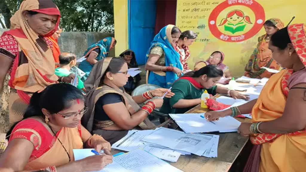 CG NEWS : छत्तीसगढ़ में अबतक महतारी वंदन योजना के लिए 72 लाख 74 हजार से अधिक महिलाओं ने भरा आवेदन....
