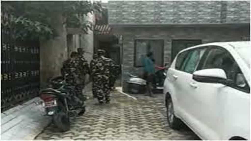 सपा नेता आजम खान के ठिकानों पर आयकर विभाग का रेड, 6 जगहों पर चल रही छापेमारी