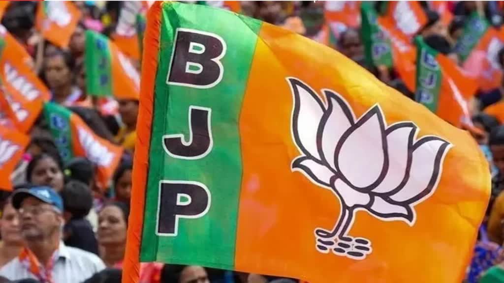 राम गोपाल यादव के बेटे के खिलाफ BJP ने उतारा उम्मीदवार, देवरिया सीट से इन्हें दिया टिकट