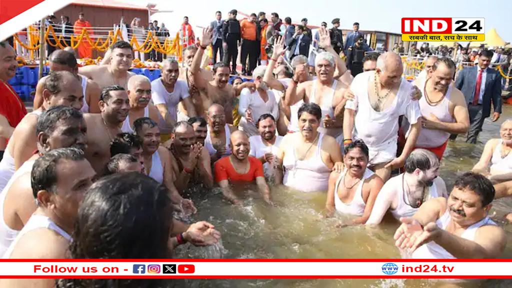 यूपी की पूरी कैबिनेट ने गंगा में किया स्नान, CM योगी ने भी लगाई आस्था की डुबकी
