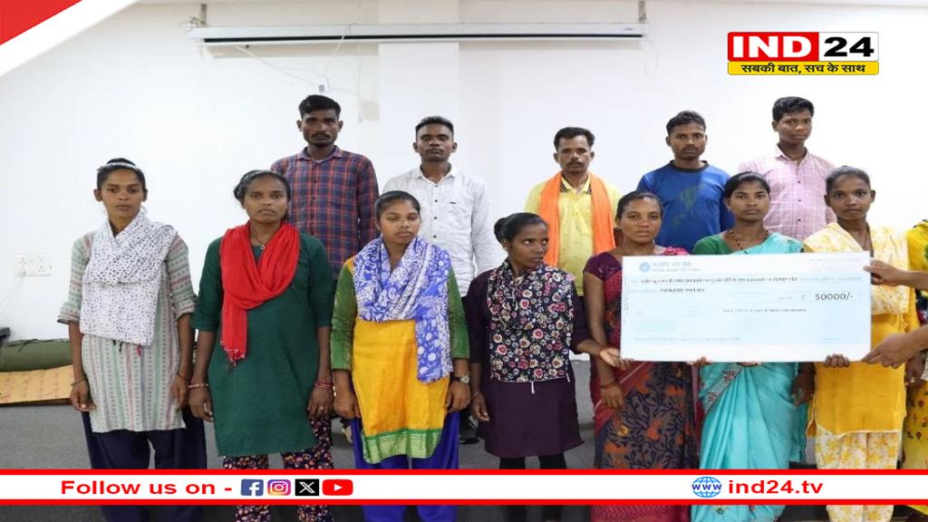 बीजापुर में 23 लाख के 13 माओवादियों का आत्मसमर्पण, अब तक 241 ने किया सरेंडर