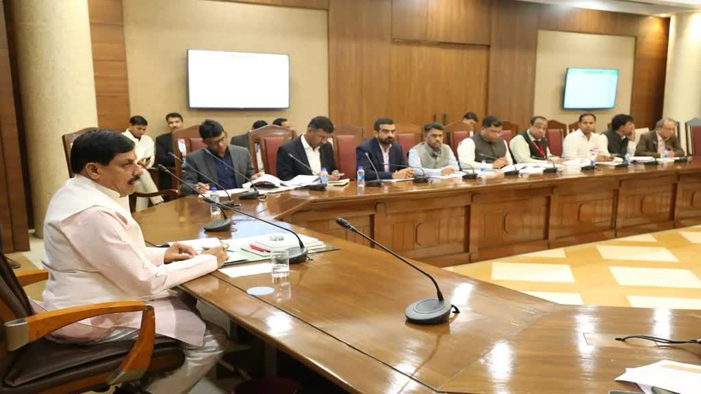 सीएम मोहन यादव के निर्देश- बिल्डिंग की अनुमति और कंपाउंडिंग की प्रकिया को सरल बनाएं