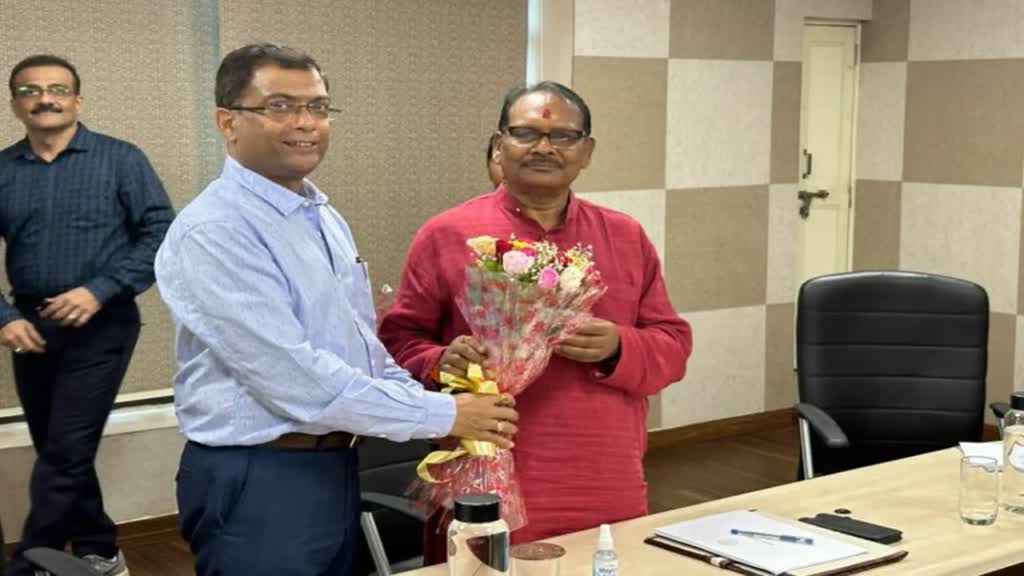 CG NEWS : डॉ. प्रेमसाय सिंह टेकाम ने ग्रहण किया राज्य योजना आयोग के अध्यक्ष पद का कार्यभार....