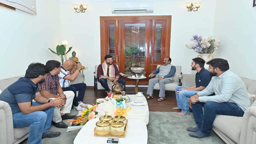 CG NEWS : पूर्व भारतीय क्रिकेटर सुरेश रैना ने डिप्टी CM अरुण साव से की मुलाक़ात