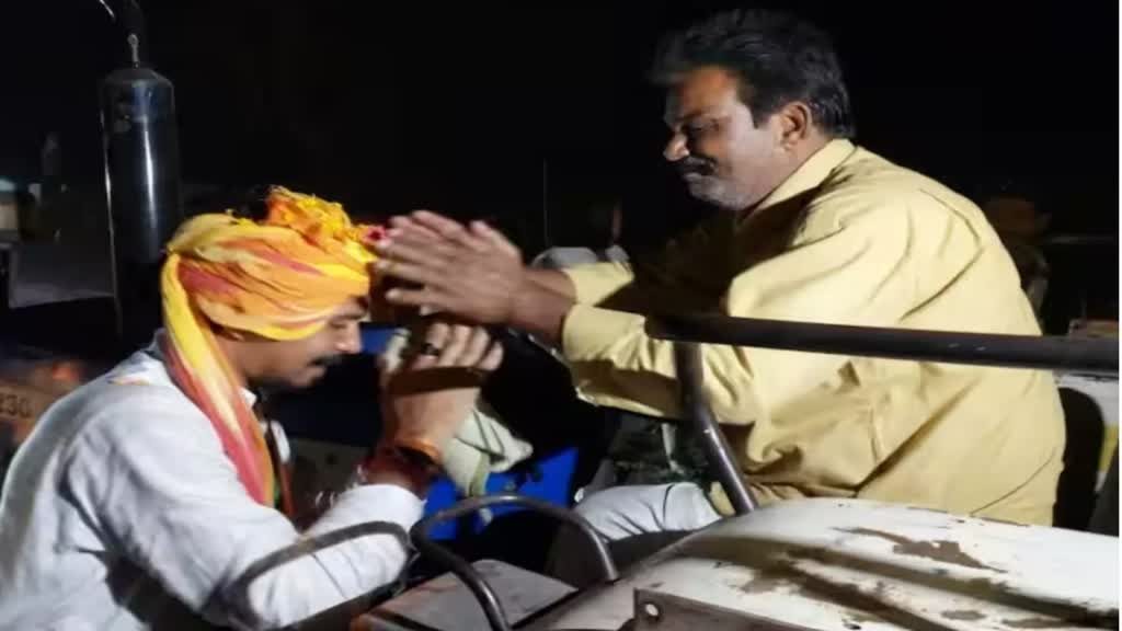 MP News: पैरों में छाले हो या फिर हो बुखार, नहीं थम रहा कांग्रेस उम्मीदवार का चुनाव प्रचार 