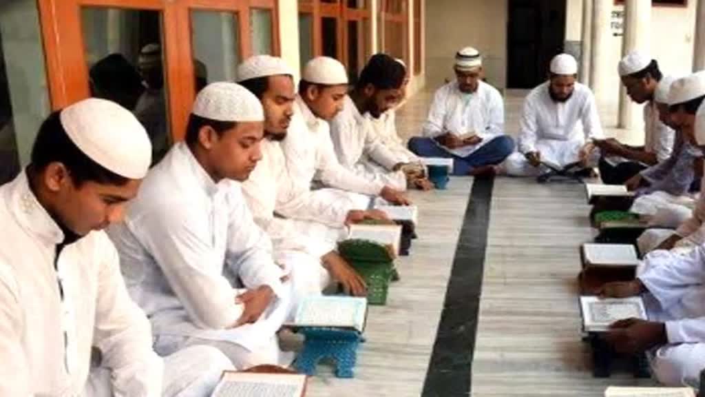 शाह ने की मदरसों में 'राष्ट्रीय गान' अनिवार्य करने की मांग