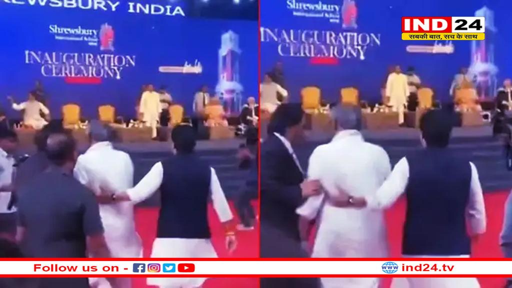 नीचे बैठे दिग्विजय सिंह को हाथ पकड़कर मंच पर ले गए ज्योतिरादित्य सिंधिया