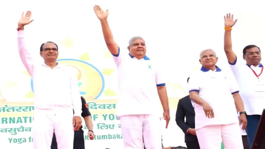उपराष्ट्रपति जगदीप धनखड़ ने जबलपुर में किया योग, कहा- योग को विश्व पटल पर लाने का काम पीएम मोदी ने किया