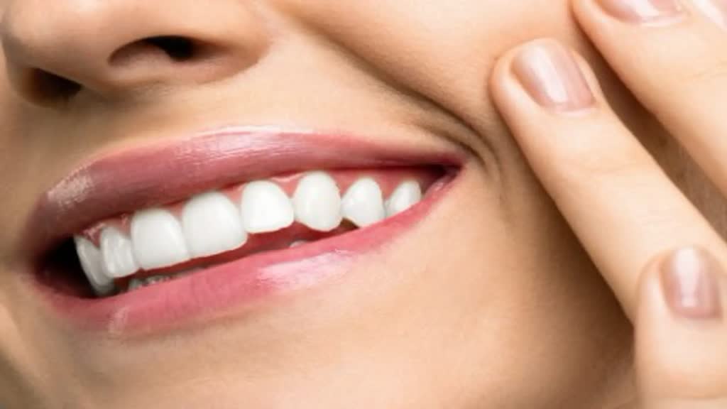 Oral Health: दांतों और मसूड़ों का ख़ास ध्यान रखना है बेहद जरूरी, फॉलो करें ये 5 टिप्स 