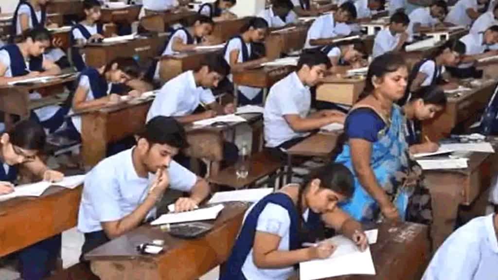 CBSE Board Exam: आज से CBSE की कक्षा 10वीं और 12वीं की परीक्षाएं शुरु, इन गाइडलाइन का करें पालन