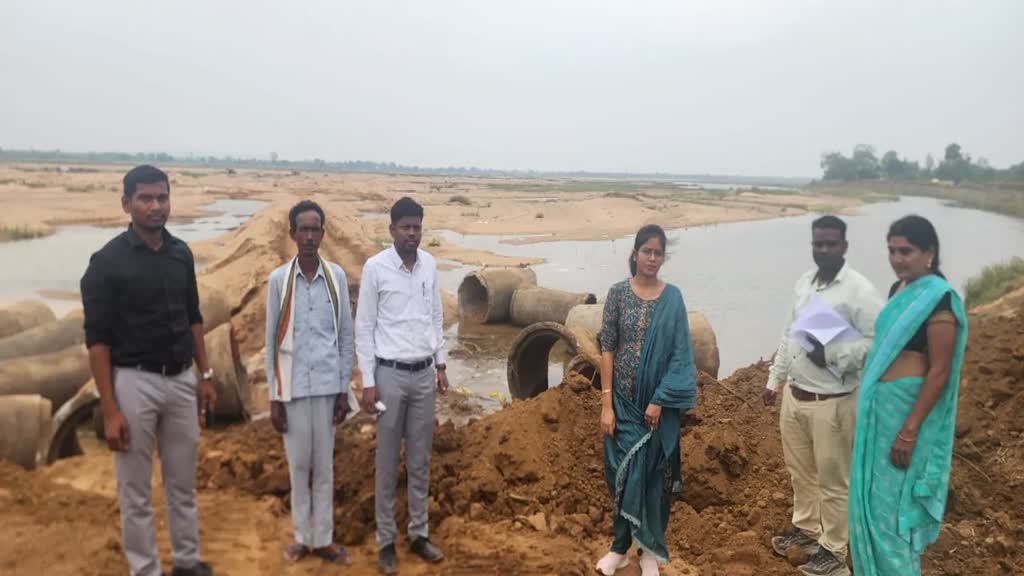 CG NEWS : अधिकारियों ने रेत निकासी के लिए बनाएं हुए मार्ग को तोड़कर किया अवरुद्ध...