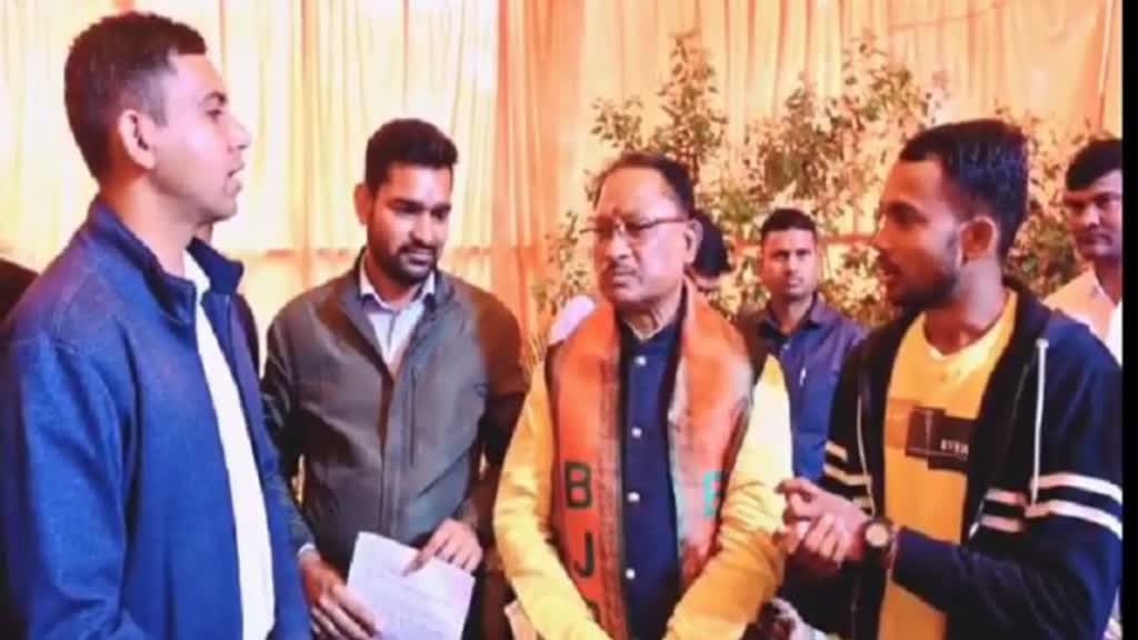 CG NEWS : एसआई भर्ती के उम्मीदवारों ने की सीएम विष्णुदेव साय से मुलाकात.....