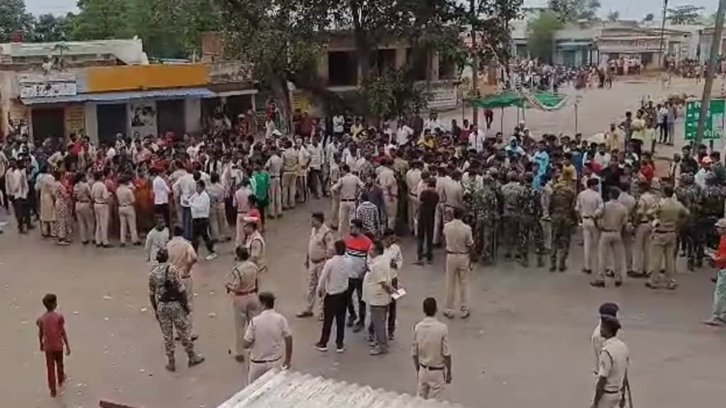 CG NEWS : तेज रफ्तार हाइवा ने बाइक को मारी टक्कर, बाइक सवार चार लोगों की हुई मौके पर मौत, सीएम बघेल ने चार-चार लाख मुआवजे का किया ऐलान.....