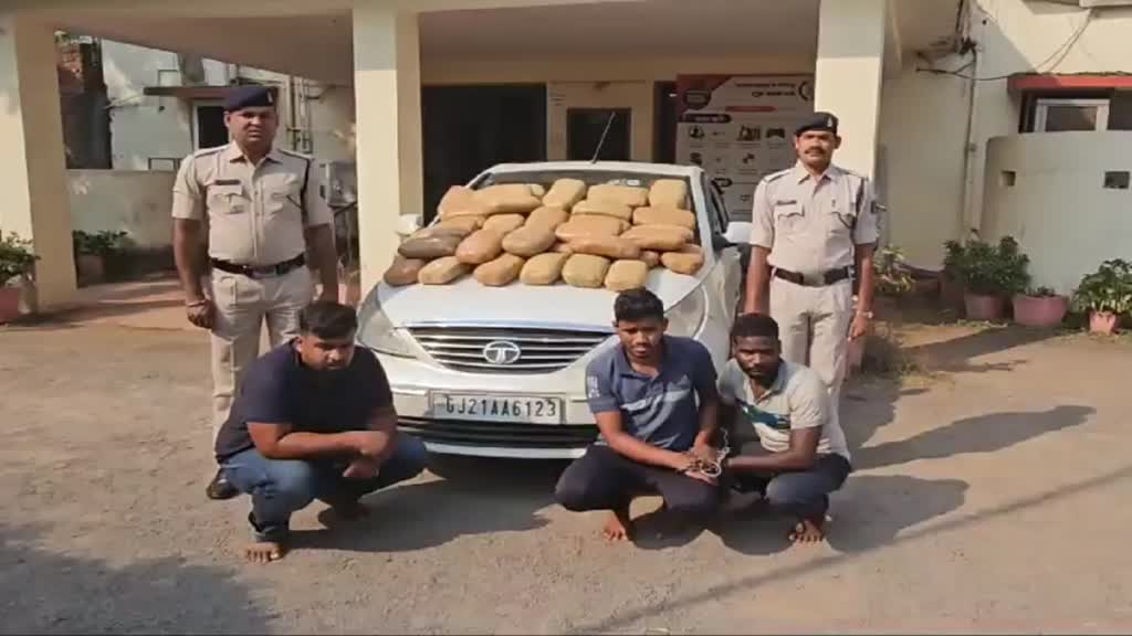 BREAKING NEWS CG : रायपुर पुलिस ने पकड़ा गांजे की बड़ी खेफ, 3 अंतर्राज्यीय गांजा तस्कर गिरफ्तार..