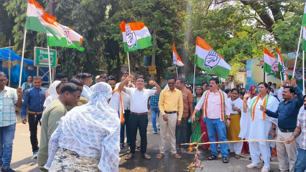 छत्तीसगढ़ कांग्रेस का विरोध प्रदर्शन,भूपेश बघेल के घर CBI रेड के विरोध में कार्यकर्ताओं का प्रदर्शन