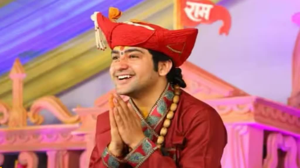 पंडित Dhirendra Shastri का बड़ा एलान, सभी वोटर्स से की वोट को इस्तेमाल करने की अपील 