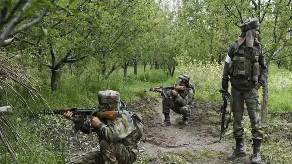 CG NEWS : सुकमा के बीजापुर में नक्सलियों और सुरक्षाबलों में मुठभेड़, IED की चपेट में आने से दो जवान घायल....