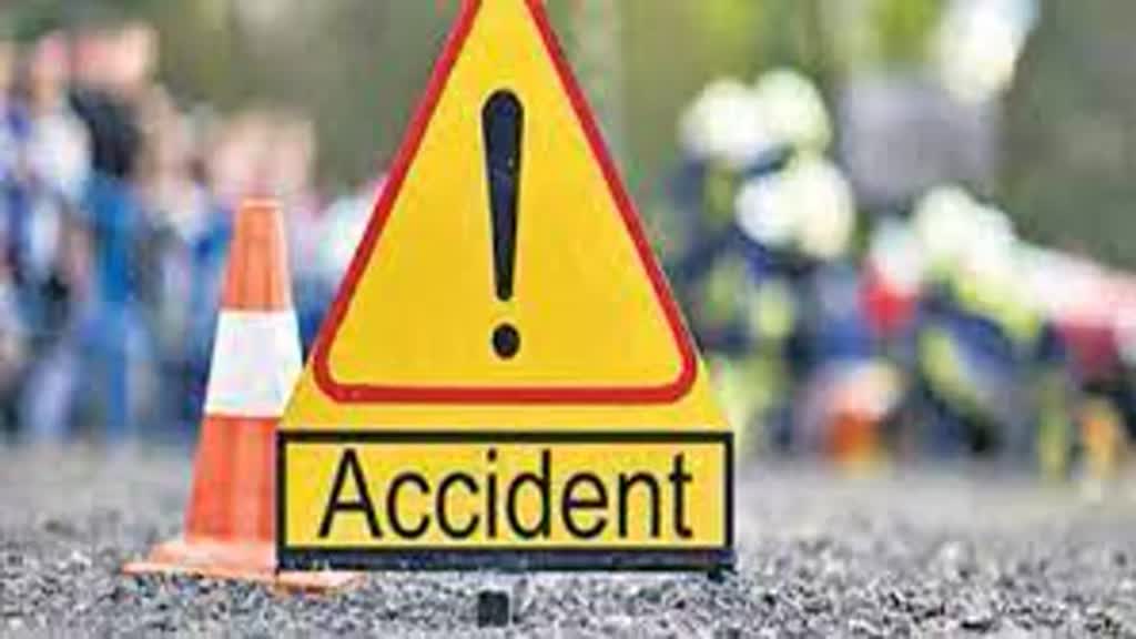 CG NEWS : तेज रफ्तार हाइवा ने बाइक को मारी टक्कर, हादसे में महिला की मौत, दो लोग घायल