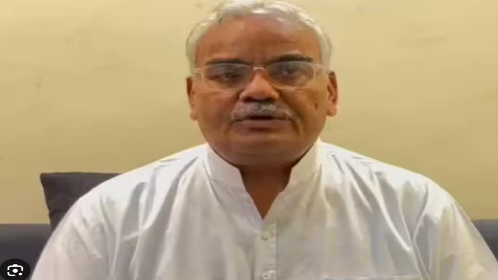 Viral Video: राजस्थान के शिक्षा मंत्री मदन दिलावर का वीडियो वायरल, मंदिर में पहुंच कर भगवान से रहे थे शिकायत 