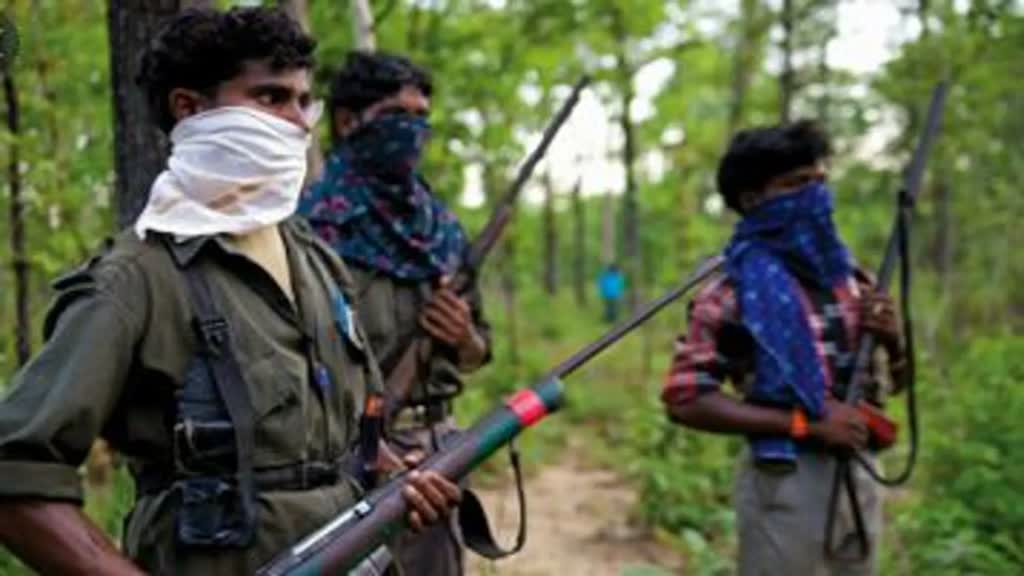 CG NEWS : भाजपा नेता को अधमरा कर नक्सलियों ने बीच सड़क पर फेका....