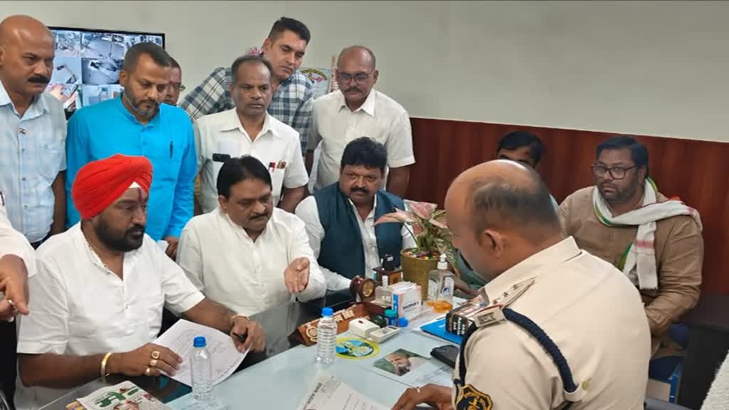 CG NEWS :  कुमारी शैलजा के नाम से फर्जी सर्वे रिपोर्ट वायरल,  BJP प्रदेश अध्यक्ष के खिलाफ थाने में FIR कराने पहुंचे कांग्रेसी..