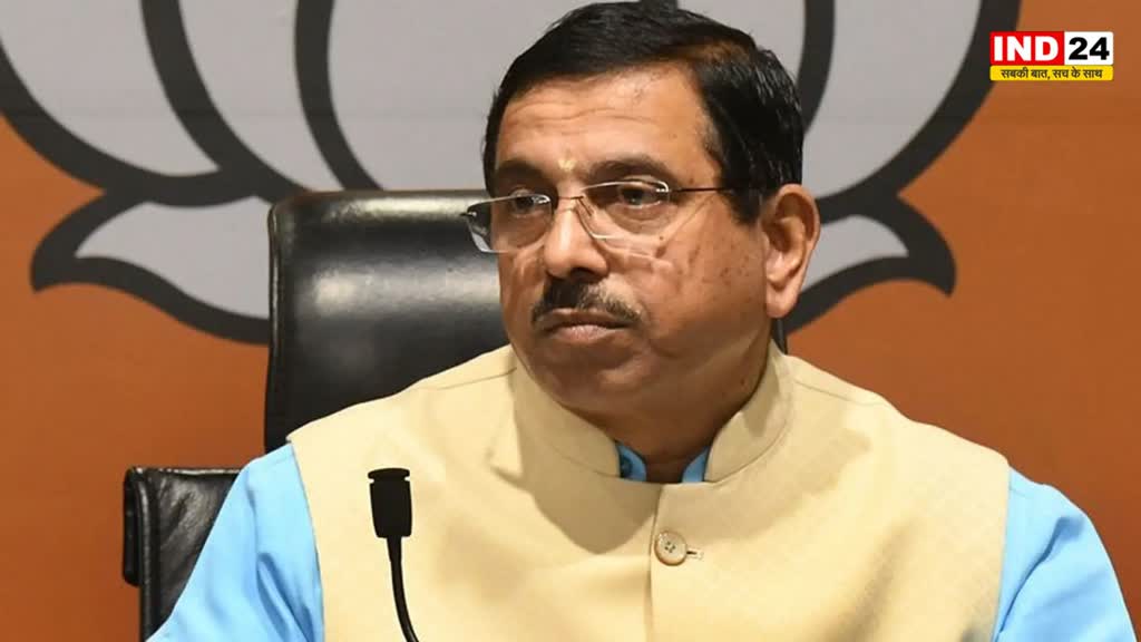 Prahlad Joshi : केंद्रीय मंत्री ने दिया चौकाने वाला बयान, बोले - कांग्रेस के राज में नहीं थी बिजली, इसलिए बढ़ी जनसंख्या