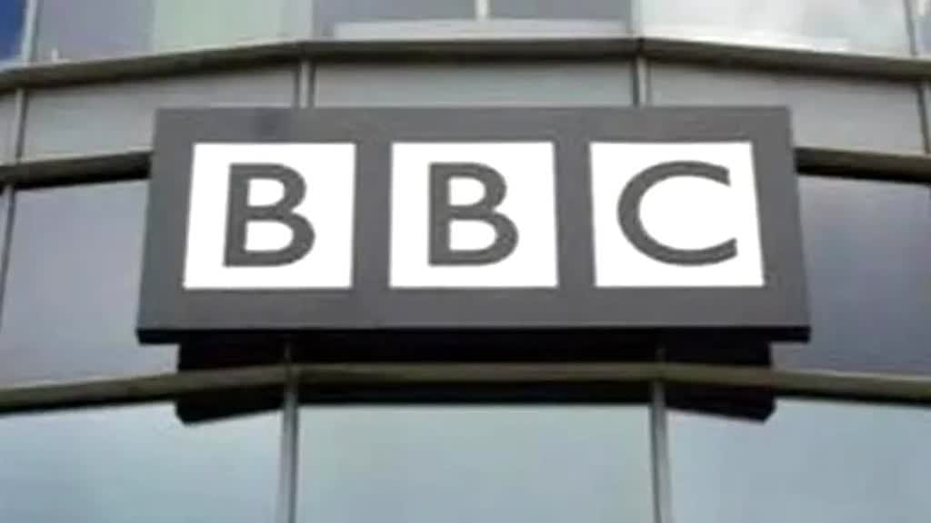BBC office: बीबीसी के दिल्ली और मुंबई स्थित ऑफिस पर आयकर विभाग ने की छापेमारी