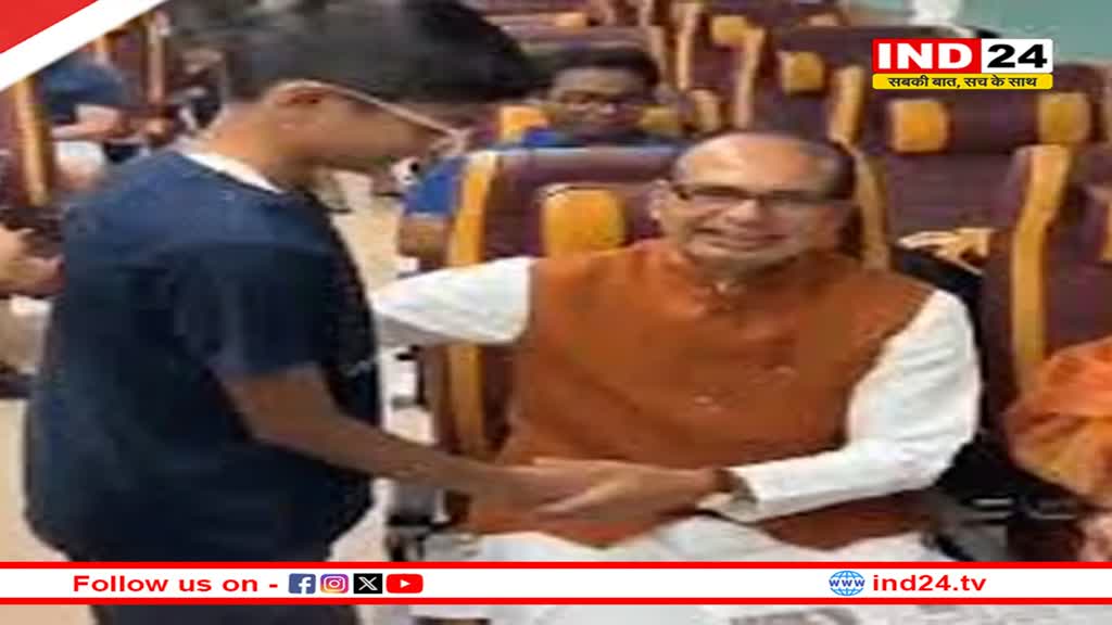 मुरैना-ग्वालियर स्टेशन पर शिवराज से मिलने पहुंचे समर्थक, भोपाल में 50 से ज्यादा मंचों पर होगा स्वागत