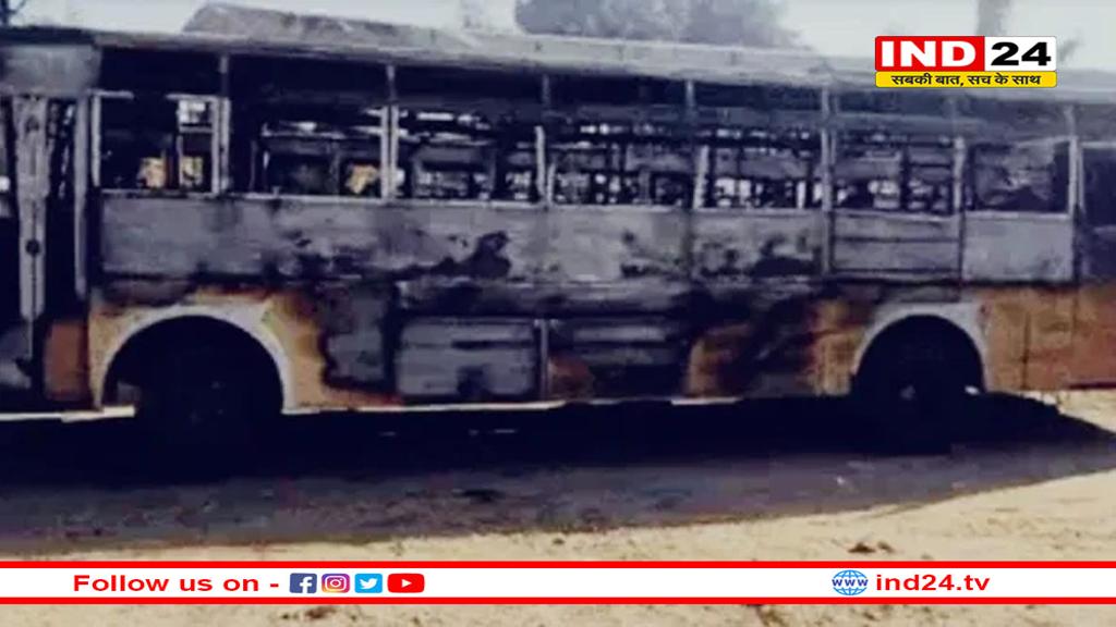 सिंगरौली बस स्टैंड पर भीषण हादसा, दो बसों में लगी आग, क्लीनर की मौत